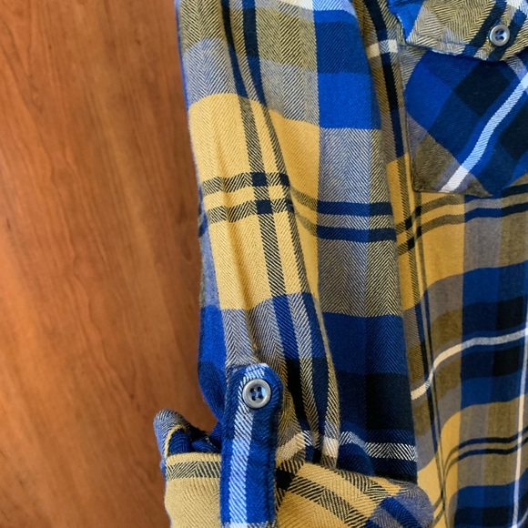 Le Chateau  Button Down Plaid Blouse , Long Sleeve, like new . - Picture 4 of 8